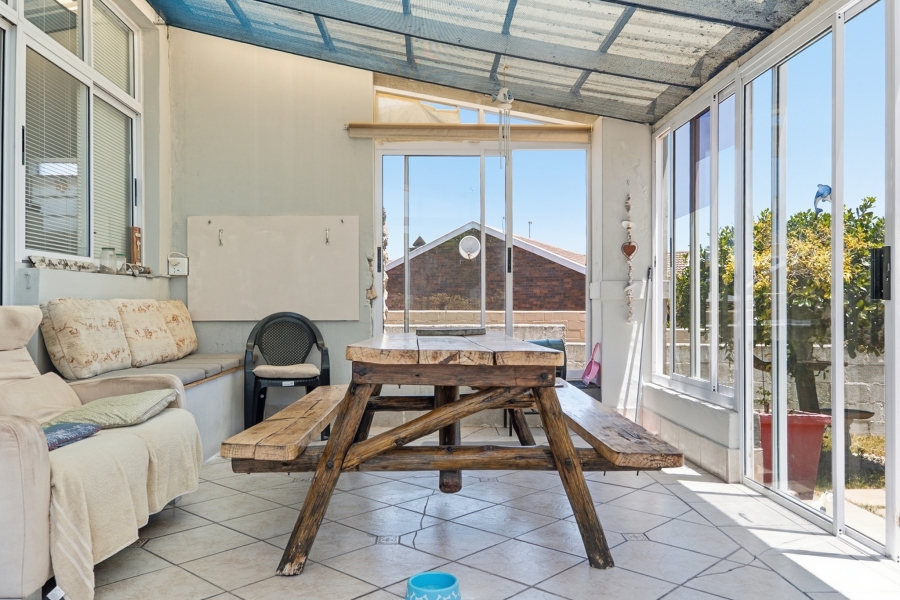 5 Bedroom Property for Sale in Myburgh Park Western Cape